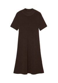 Robe tricotée marron à manches courtes, avec un col rond et une silhouette évasée. Tissu texturé avec un motif en rib accueillant.