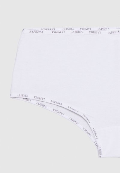 Cuecas de algodão brancas com cintura elástica, apresentando logótipos impressos "LA PERLA". Textura suave, corte brief e sem embelezamentos adicionais.
