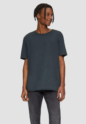 - T-shirt basic