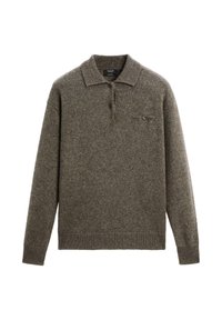 Brązowy sweter dziany z kołnierzykiem polo, dwoma guzikami i kieszenią na piersi. Charakteryzuje się fakturowaną tkaniną oraz prążkowanymi mankietami i dołem.