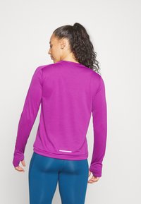 Nike Performance PACER CREW - Camisola de manga comprida - viotech/silver