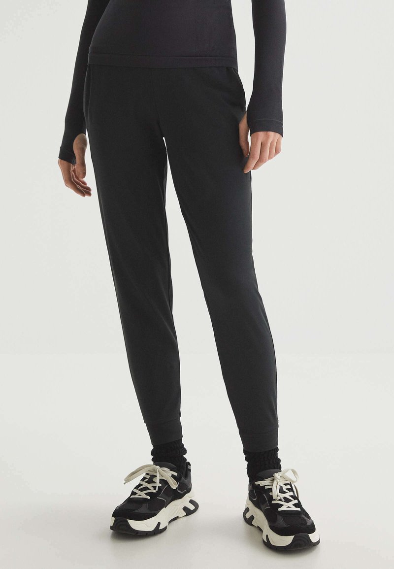 OYSHO COMFORT WARM Tracksuit bottoms black Zalando.de