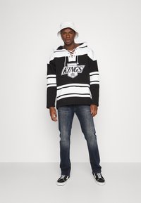 Tommy Jeans RYAN REGULAR STRAIGHT - Calças de ganga de perna direita - denim dark