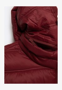 Nem kiválasztott, dunkelrot