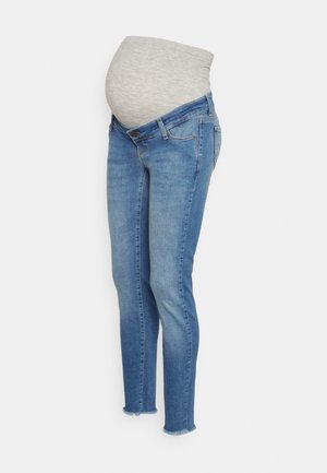 Jeans de maternidade com um painel elástico cinza claro e material de denim azul, apresentando um corte slim e bainha desfiada nos tornozelos.