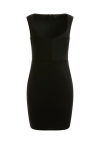 Dopasowana czarna sukienka z dekoltem w serek, bez rękawów oraz ukrytym zapięciem na plecach; wykonana z gładkiego materiału o eleganckiej fakturze.