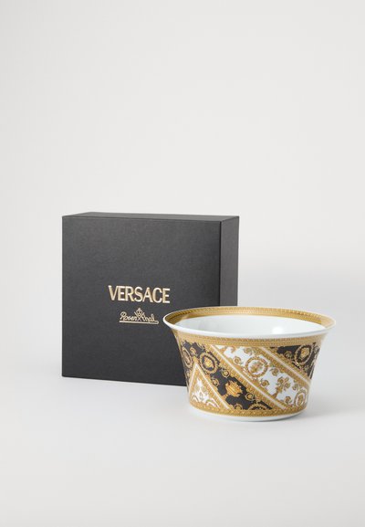 Tigela de cerâmica da Versace, com design preto e branco com detalhes em dourado, padrões intrincados e uma borda larga e alargada. Acompanha caixa preta.