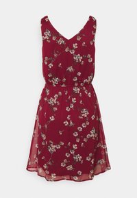 Robe bordeaux avec un décolleté en V et sans manches, ornée de motifs floraux en rose clair et jaune, taille élastique et jupe fluide.