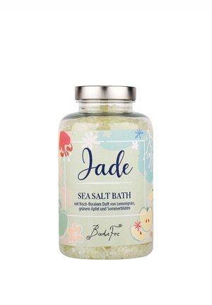 BADEFEE BADESALZ JADE – MEERSALZKRISTALLE MIT GRÜNEM APFEL, ZITRONENGRAS   SOMMERBLÜTEN - Bubble bath & soak - weiß