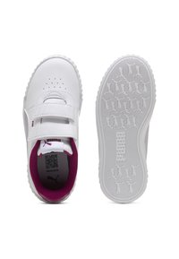 Sneakers bianchi con tomaia in pelle liscia, doppio cinturino in velcro, dettagli color bordeaux e suola in gomma bianca testurizzata con motivi per la presa.
