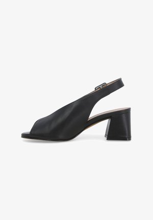 Scarpa slingback nera in pelle con punta aperta, caratterizzata da un tacco quadrato basso e un design elegante. Texture liscia con accenti minimalisti.