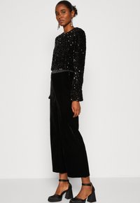 Lindex TROUSER LYKKE CROPPED - Nadrágok - black