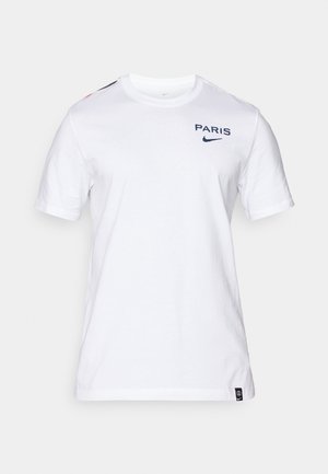 Balta kokvilnas T-krekls ar īsām piedurknēm, uz kura krūtīm redzams uzraksts "PARIS" un Nike logs tumši zilā krāsā. Plecu daļās ir sarkani akcenti.