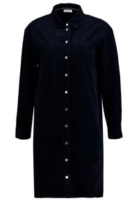 Abito camicia a maniche lunghe di colore blu navy in tessuto morbido, presenta una chiusura con bottoni sul davanti, due tasche sul petto e un colletto classico.