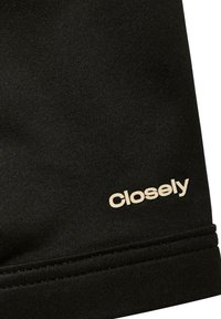 Closely - Biustonosz z trójkątną miseczką