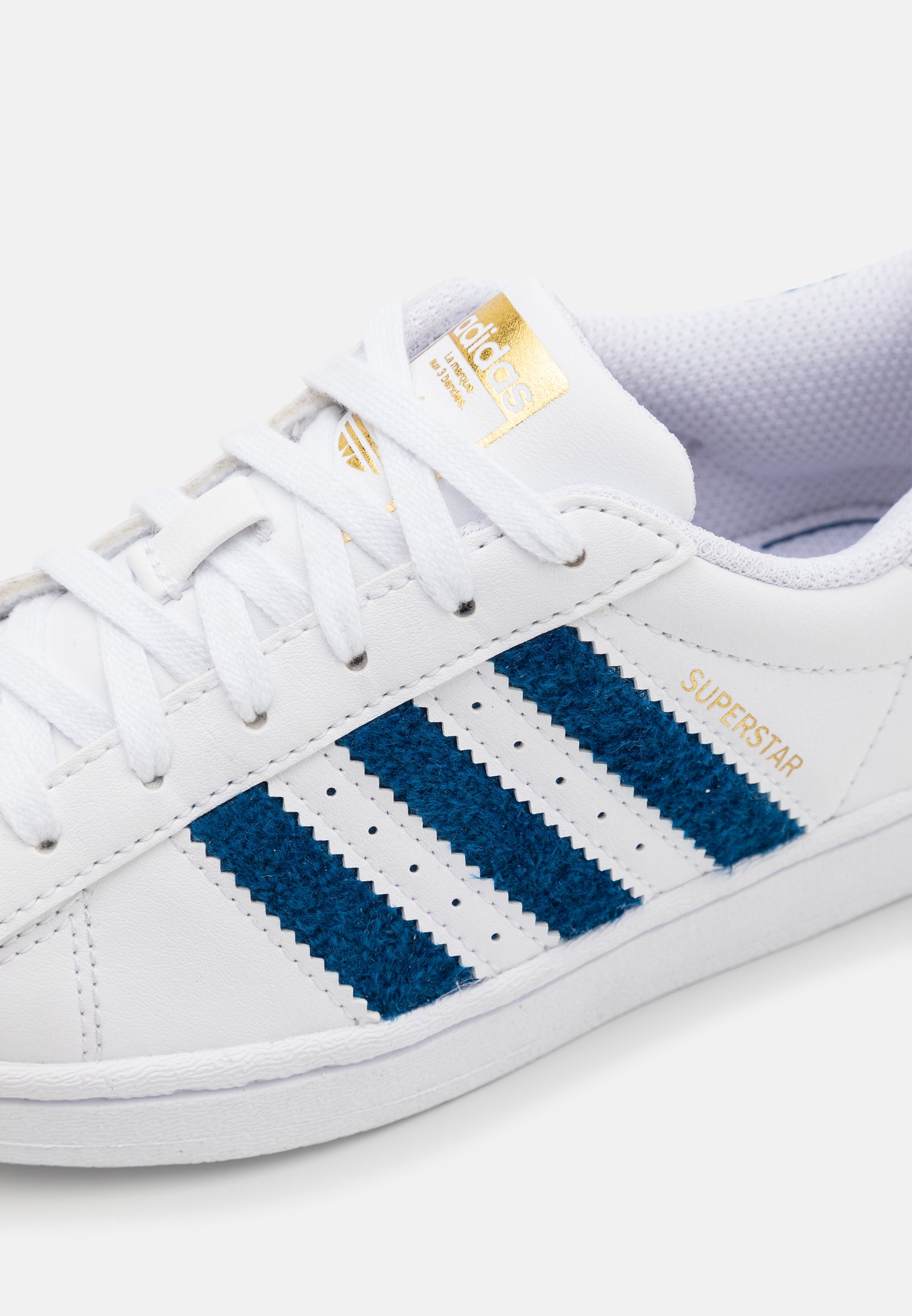 adidas Originals SUPERSTAR UNISEX - Trainers - footwear white/gold  metallic/white - Zalando.de
