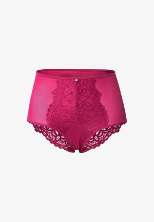 Hoch taillierter magentafarbener Slip mit floraler Spitzenfront und Besatz, verziert mit einem kleinen silbernen Schmuckanhänger in der Mitte des Taillenbunds.