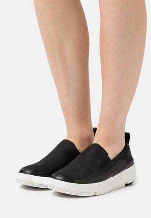 TRI FLASH STEP - Sneakers - black
