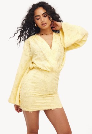 Vestido de tubo - structured yellow