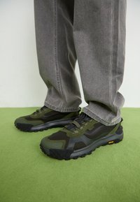 CROSSPATH UNISEX - Joggesko - dark green