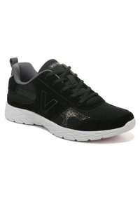 Zwarte sportieve schoenen van mesh en suede; textuur oppervlak; witte rubberen zool; bevat een logo en een afgeronde teenontwerp.