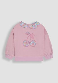 Lyserød sweatshirt med krave i blomsterdesign, prydet med et broderet kirsebærmotiv i midten. Ærmerne har elastiske manchetter.