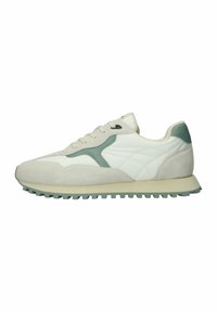 Sneakers met een bovenwerk van wit leer, lichtgrijze suède accenten, groene details en een gestructureerde rubberen zool. Klassiek vetersluitingontwerp.