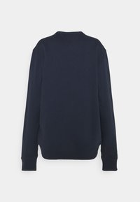 Sudadera azul marino con mangas largas, puños acanalados y un escote en V. Textura suave, diseño minimalista y sin logotipos visibles.