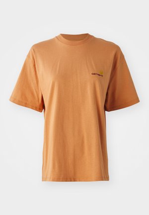 Kortærmet t-shirt med rund hals i dæmpet orange bomuld, der har en lille broderet logo i mørkerød på venstre bryst.