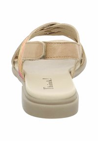 Infradito in pelle beige con dettagli intrecciati multicolori, una fascia larga, soletta imbottita e una suola robusta di colore chiaro.