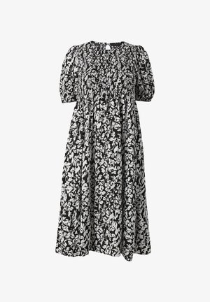 Czarna i biała sukienka w kwiaty z bufiastymi rękawami, marszczonym korpusem i luźną spódnicą. Lekki materiał w długości do kolan.