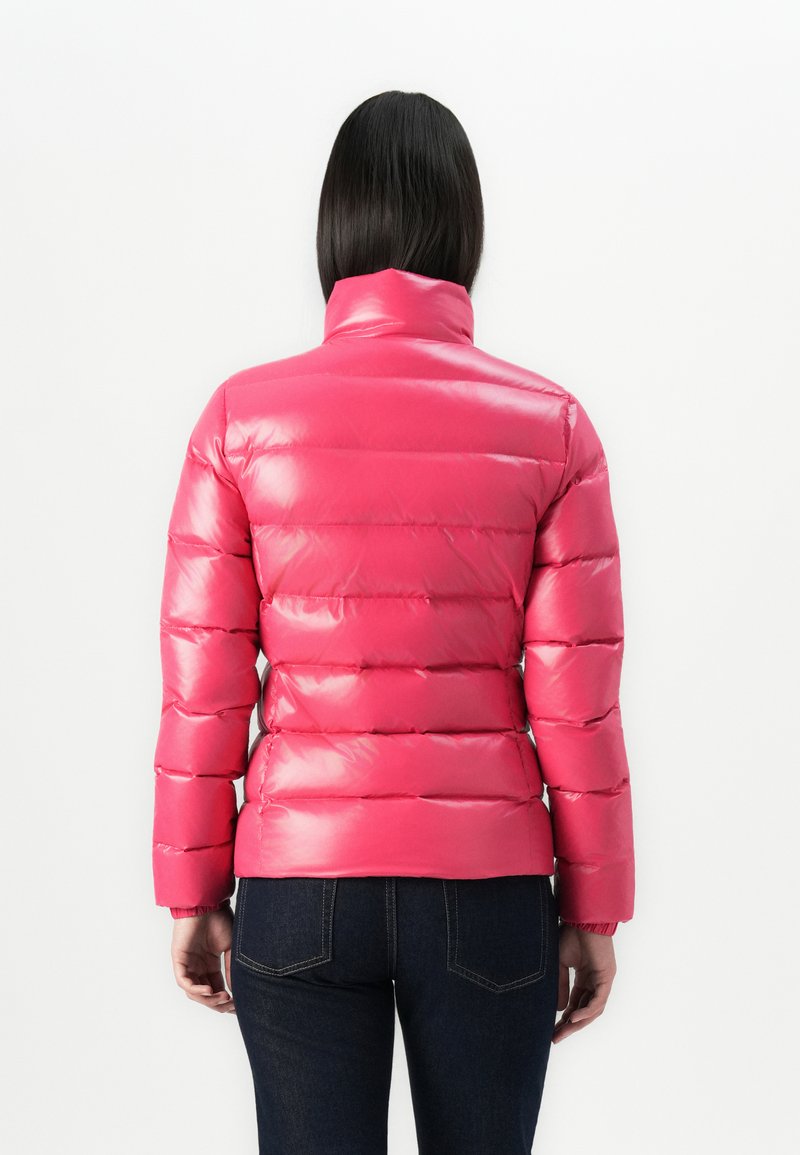 Tommy Jeans SLIM ZIP JACKET - Bunda z prachového peří - vintage cerise