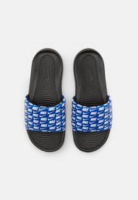 Nike Sportswear VICTORI ONE SLIDE - Strandpapucsok és -szandálok - game royal/black