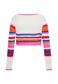 Rövidített kötött pulóver fehér alapszíntől, rózsaszín, piros, narancssárga és kék vízszintes csíkokkal, hosszú ujjakkal.