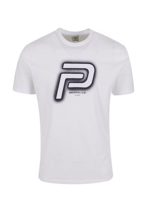 Balta medvilninė marškinė su trumpomis rankovėmis, ant kurios yra didelė juoda raidė "P", o po ja juodai užrašyta "883POLICE MILANO".