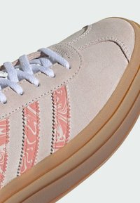 adidas Originals GAZELLE BOLD - Tenisky - putty mauve   clay   cloud white