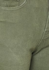 Elara Jeans Straight Leg - grün