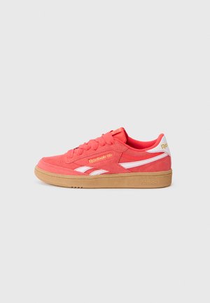 CLUB C REVENGE UNISEX - Sneakers basse - energy red/white/gold metal-coloured