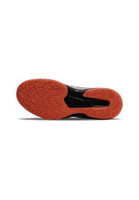 Schwarze Sportaus soles mit einem strukturierten Design und einem orangefarbenen Akzent; besteht aus strapazierfähigem Gummi und weist klar definierte Profilmuster auf.