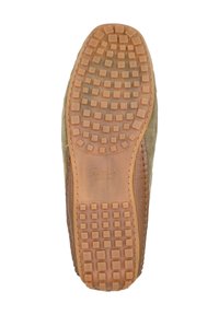 Helle Wildledersohle mit einem strukturierten Gummimuster, das ein Logo in einem dunkleren Farbton zeigt. Leicht, strapazierfähig und flexibles Design.