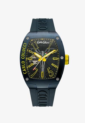 Schwarze Armbanduhr mit rechteckigem Gehäuse, gelben Akzenten und markanten Ziffern. Verfügt über ein Skelett-Zifferblatt und ein strukturiertes Gummiband.