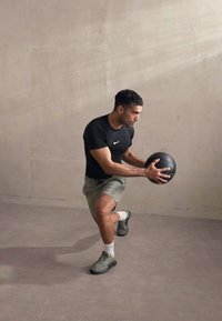 Nike Performance UNLIMITED - Pantalón corto de deporte - dark stucco