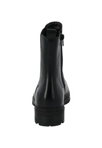Botas de cuero negras hasta el tobillo con una superficie texturizada, cremallera lateral y suela de goma, que presentan un logo en el tacón y un diseño elegante.