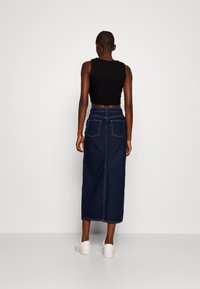 ONLY Tall ONLSOPHIE MIDI BACK SLIT SKIRT - Krilo iz džinsa - dark blue denim