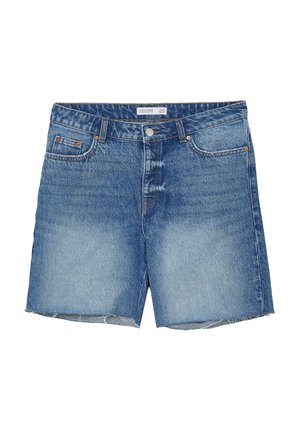 Shorts en denim bleu clair, dotés d'un design classique à cinq poches, d'une fermeture à bouton et de bords effilochés pour un ajustement décontracté.