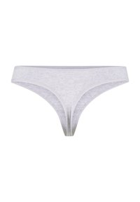 Lys grå bomullsstring med en glatt tekstur, som har en smal midjebånd og minimalt dekningsdesign. Ingen synlige mønstre eller detaljer.