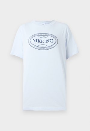 Nike Sportswear, BOXY TEE - Μπλουζάκι με στάμπα - football grey/diffused blue