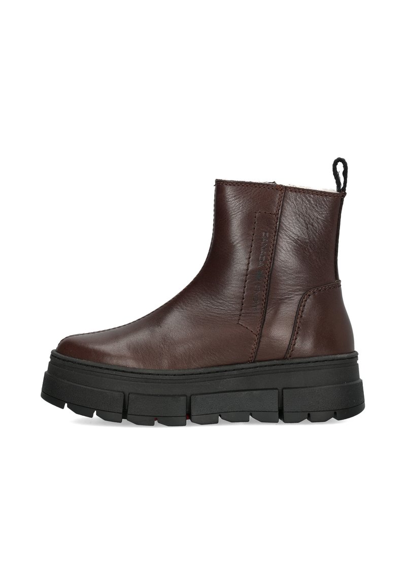Braune Leder-Stiefelette mit glatter Textur, zum Hineinschlüpfen, und dicker schwarzer Gummisohle. Verfügt über eine Zuglasche für einfaches An- und Ausziehen.