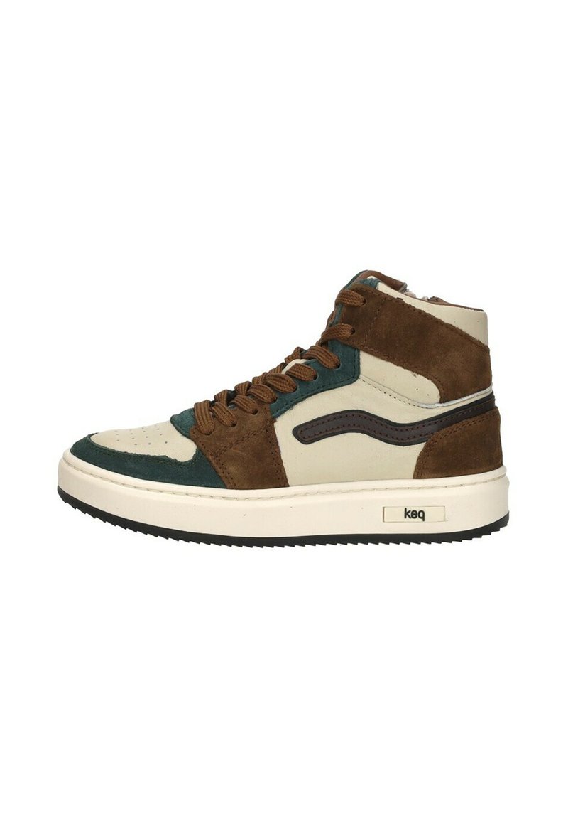 Hoge sneakers in beige, bruin en groene suede, met textielen panelen, ronde neus en een gestructureerde rubberen zool met een logo-accent.