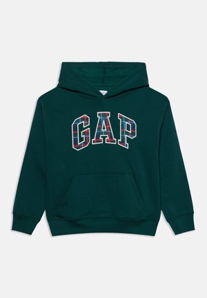 Тъмнозелен суичър с качулка, преден джоб и голям надпис GAP на каре.
